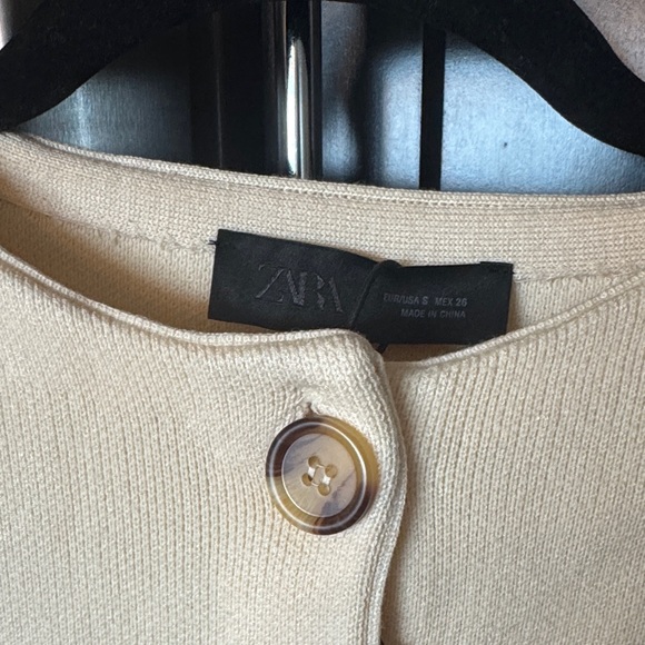 Zara Cream Button-Front Cropped Top - Picture 2 of 4